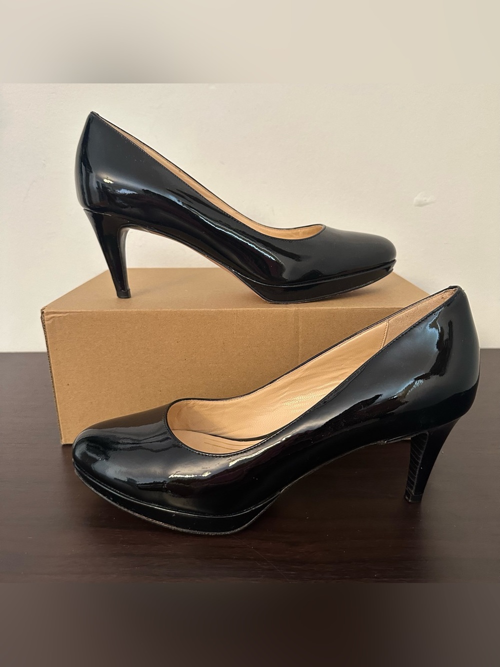 Cole Haan Black Patent Leather Almond Toe Pumps Slip On Capsule Heels, Size 9